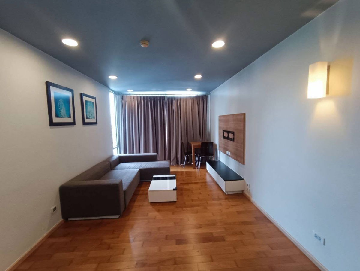 The Tempo              Ruamrudee