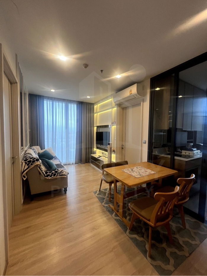 ငှားရန်ရှိသည်- The Line Phahon-Pradipat – BTS Saphan Khwai / MRT Kamphaeng Phet (မိနစ်အနည်းငယ် လမ်းလျှောက်ရုံ)