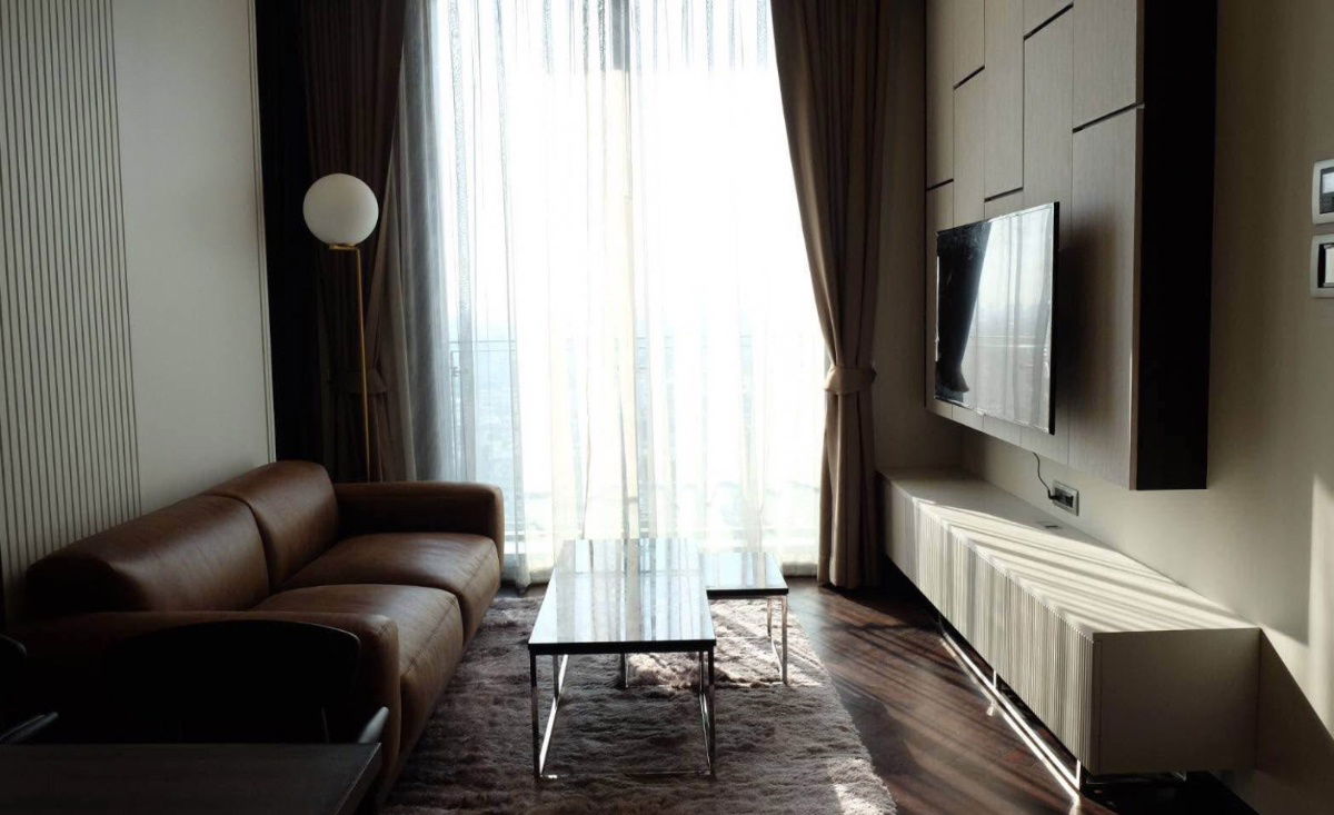 The Monument              Sanampao