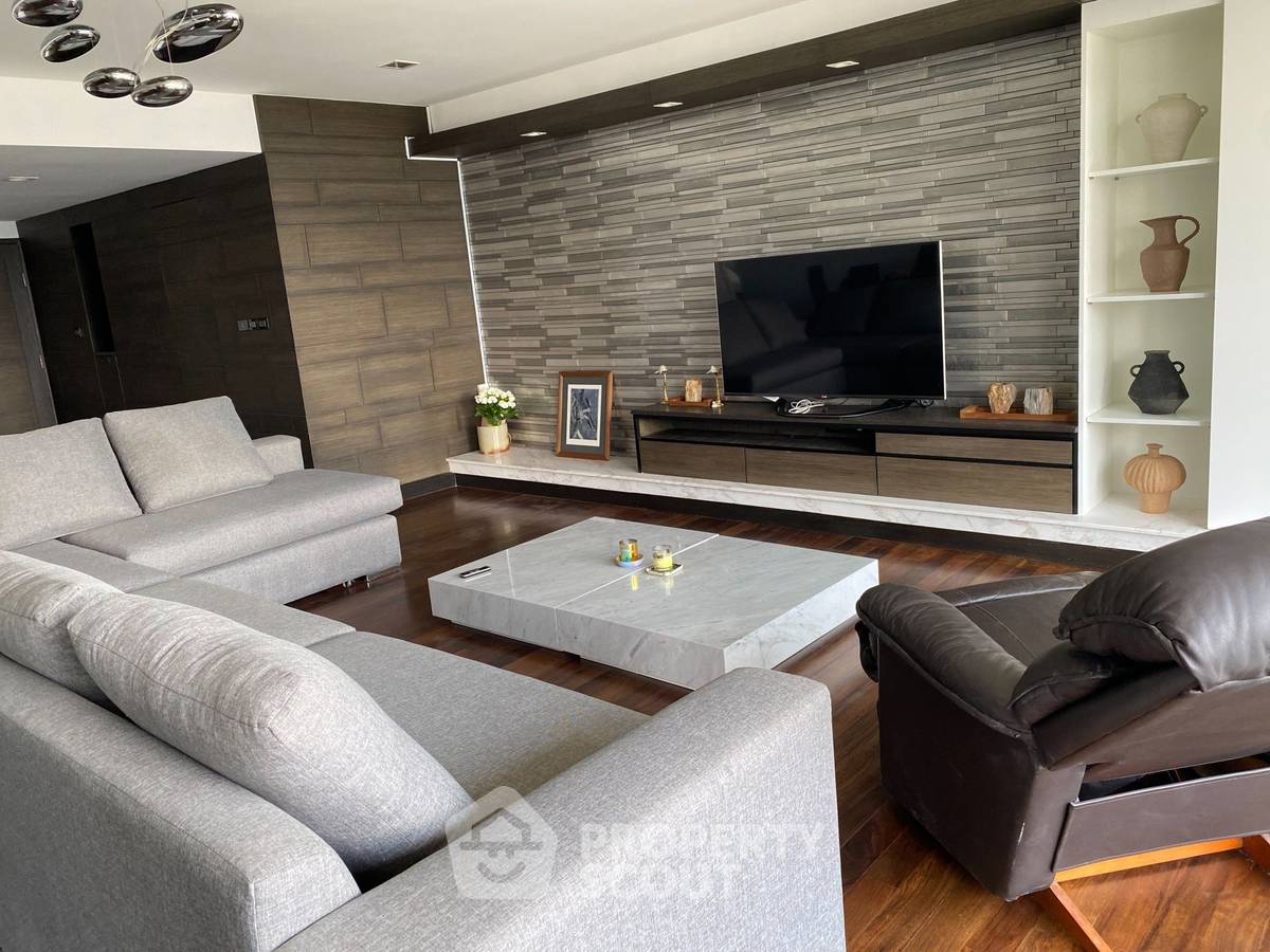 3-BR Condo at Somkid Gardens Condominium near BTS Chit Lom (ID 997262)