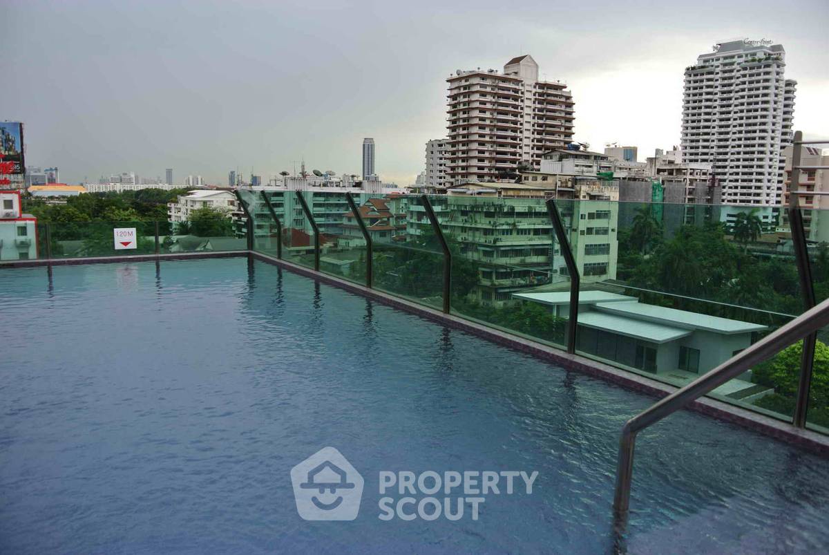 1-BR Condo at Le Cote Sukhumvit 14 near BTS Asok (ID 885125)