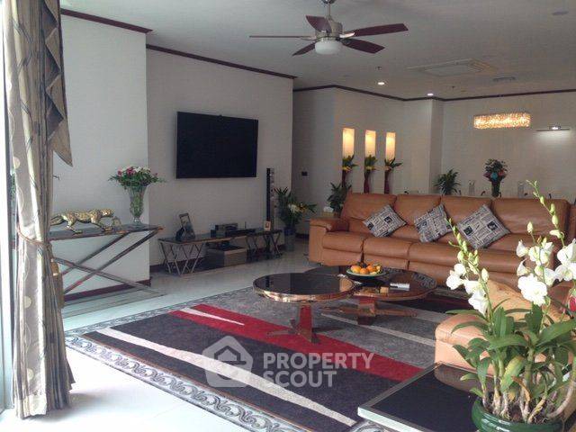 3-BR Condo at Baan Sathorn Chaopraya near BTS Krung Thon Buri (ID 880286)