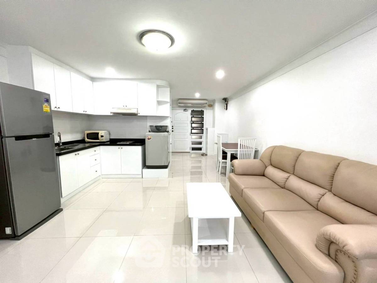 1-BR Condo at Supalai Place Sukhumvit 39 near BTS Phrom Phong (ID 2236699)