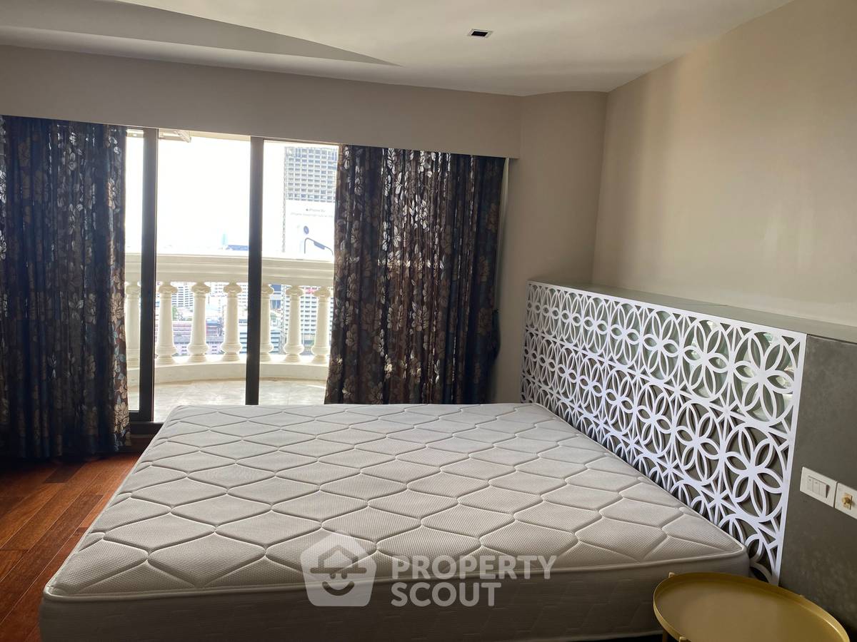 1-BR Condo at Nusa State Tower Condominium near BTS Saphan Taksin (ID 479953)