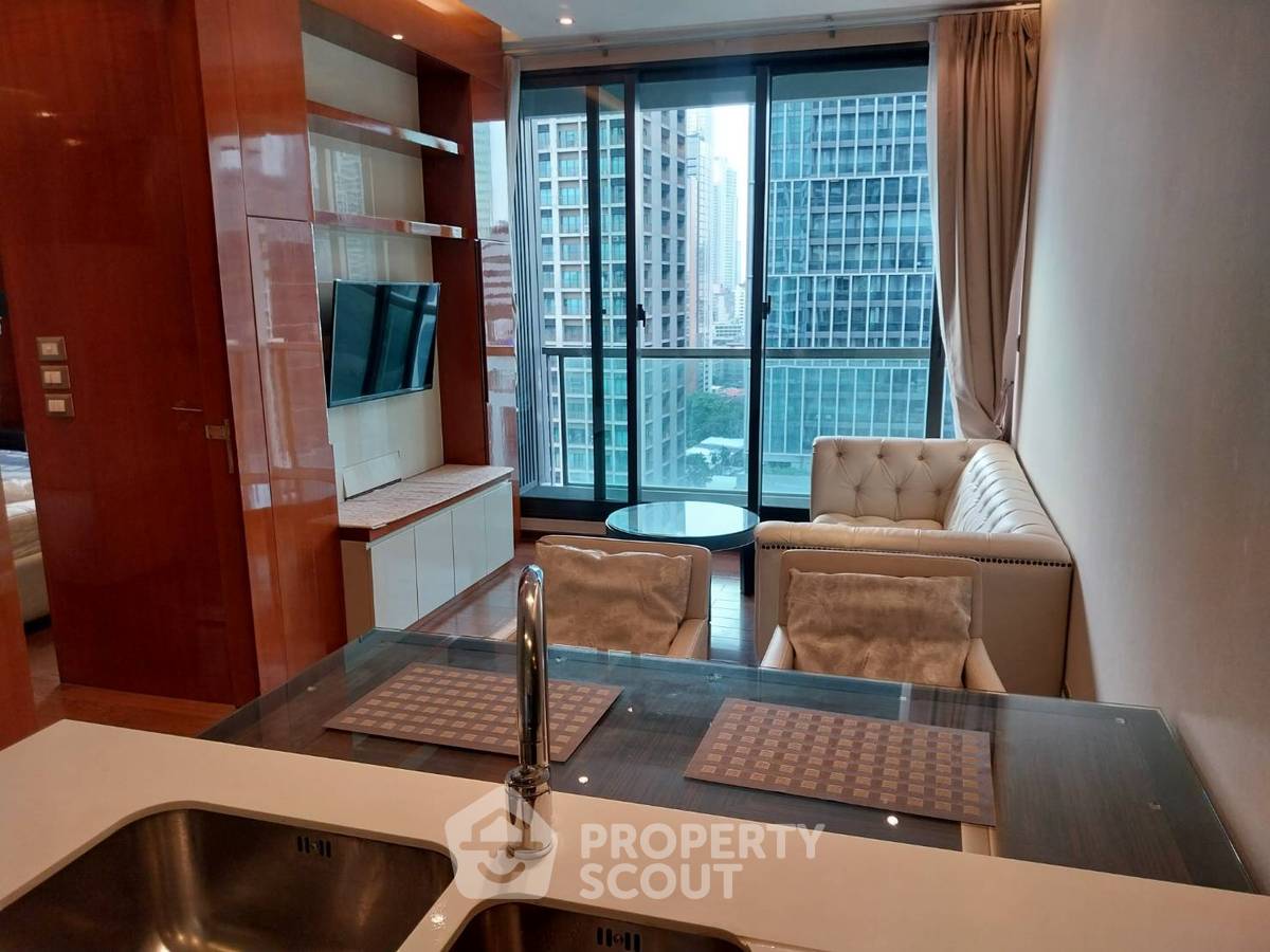 1-BR Condo at The Address Sukhumvit 28 near BTS Phrom Phong (ID 893144)