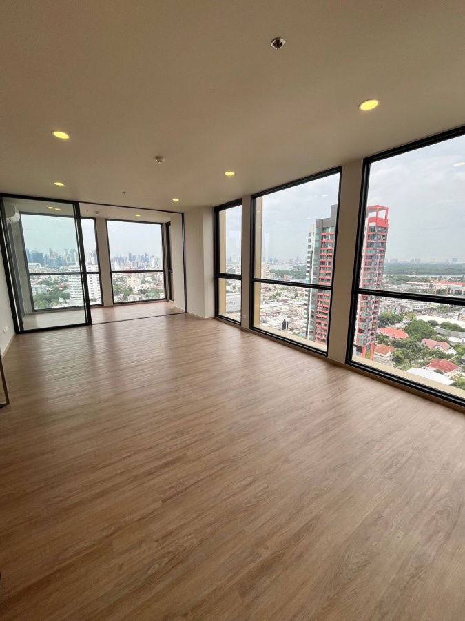 ST180 For Rent The Issara Sathorn – Luxury 3-Bedroom Condo with City & River View