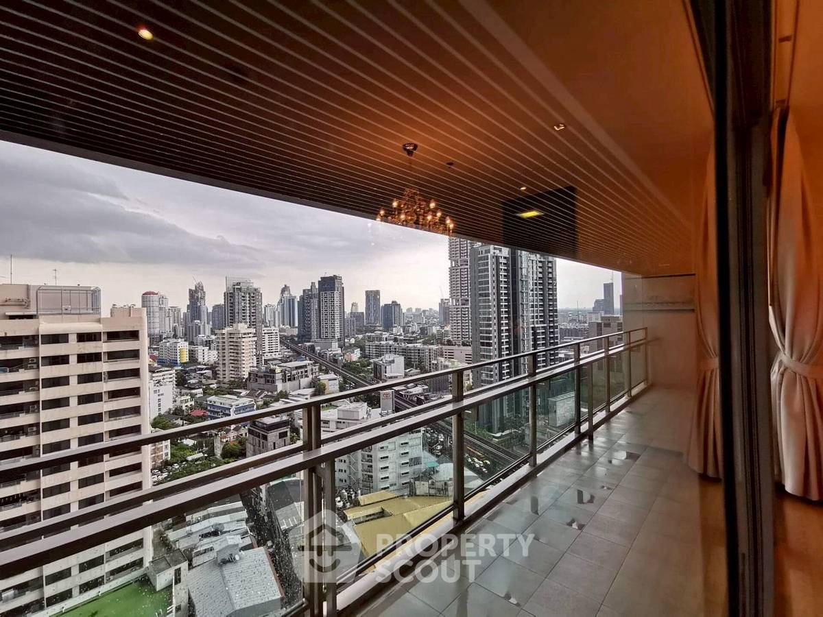 3-BR Condo at The Madison near BTS Phrom Phong (ID 2237251)