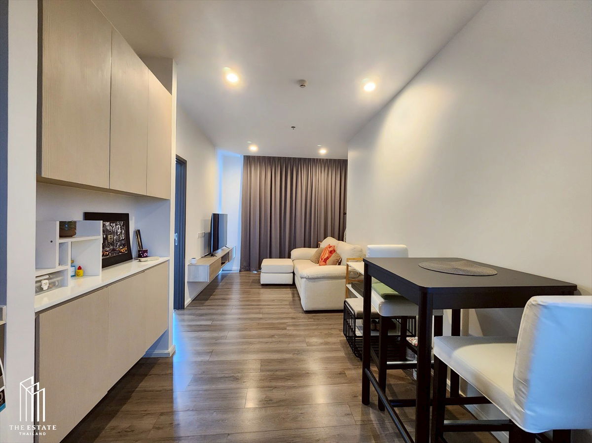 For rent: Whizdom Essence, near BTS Punnawithi. Large 45.44 sq.m. unit with river and city views. @27,000 Baht