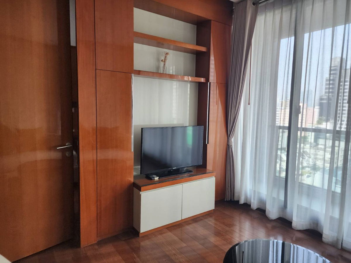The Address Sukhumvit28. 1bed 52sqm. Line id: @pfagent