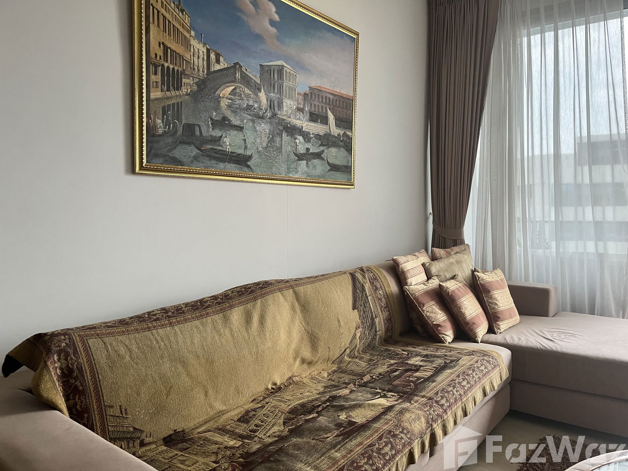 Good place and everything for a living 1898906