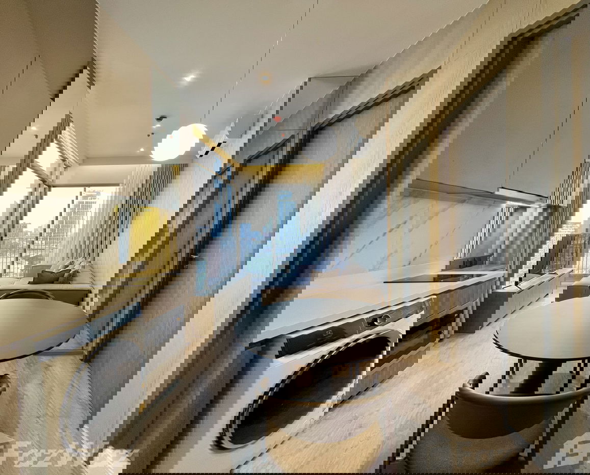 Brand New Room 1 Bed Corner Room with Balcony 1148352