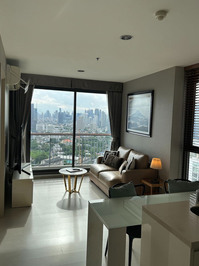 For rent Rhythm Sukhumvit 42 1 bedroom 29th floor near BTS Ekkamai, Gateway Ekkamai