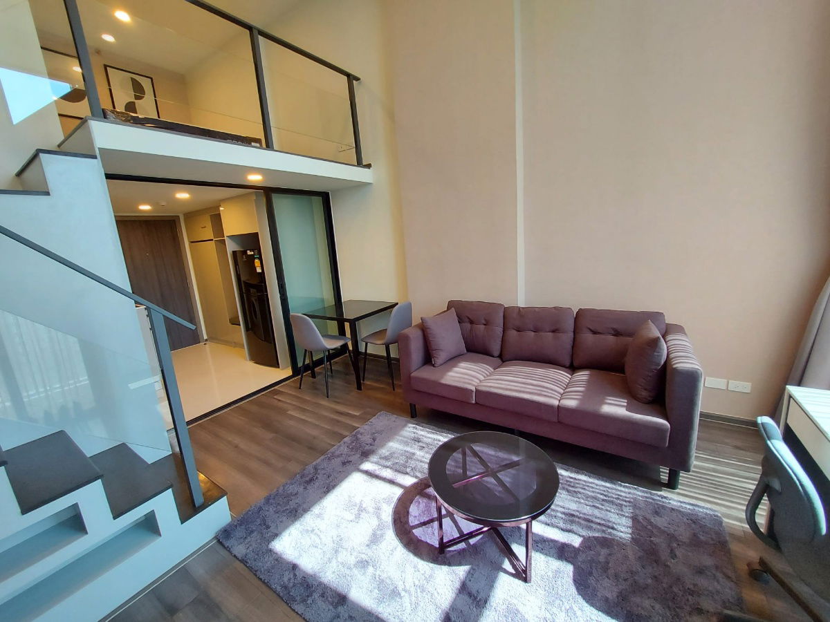 Step into your new life at KnightsBridge Space Rama 9! This is more than just a condo; it’s your stylish urban retreat in the heart of Bangkok's