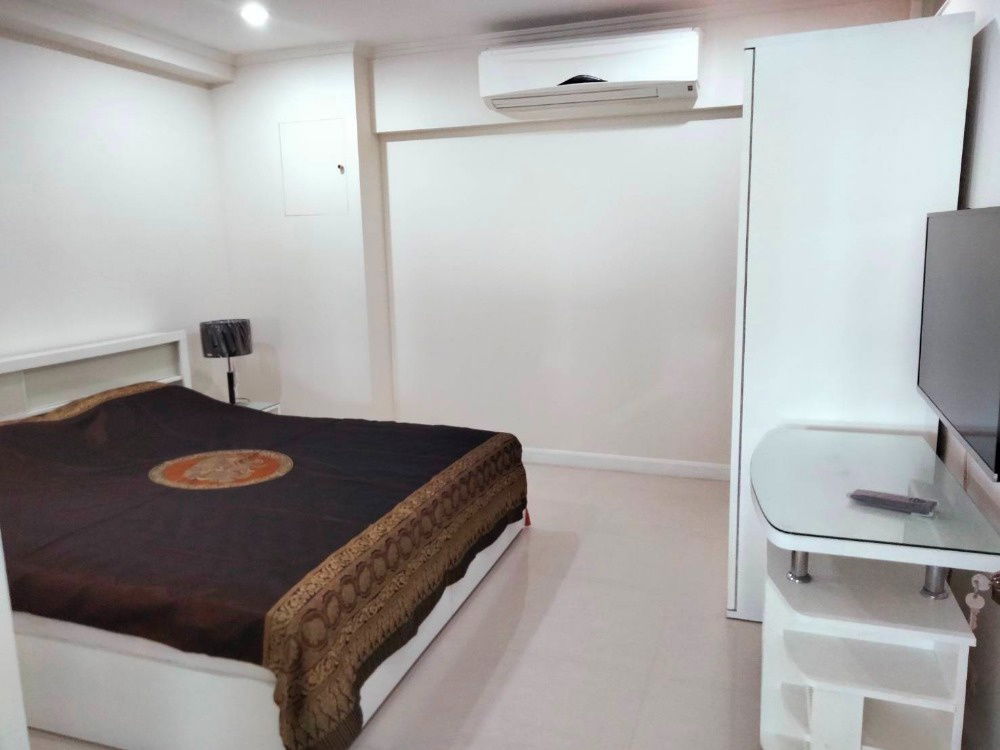 P-39229 Condo for rent Ploenchit Condominium fully furnished (Confirm again when visit).