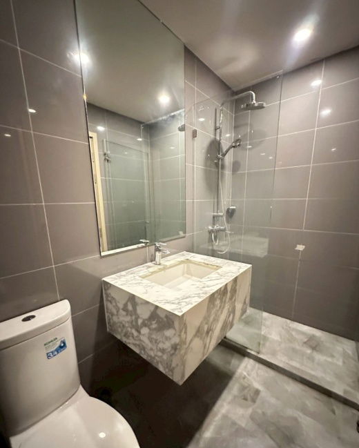 Q Chidlom 65 sq.m. Eng Chinese Japanese LINE ID @806qphgn o8415o5483 ထည့်ပေးပါ။