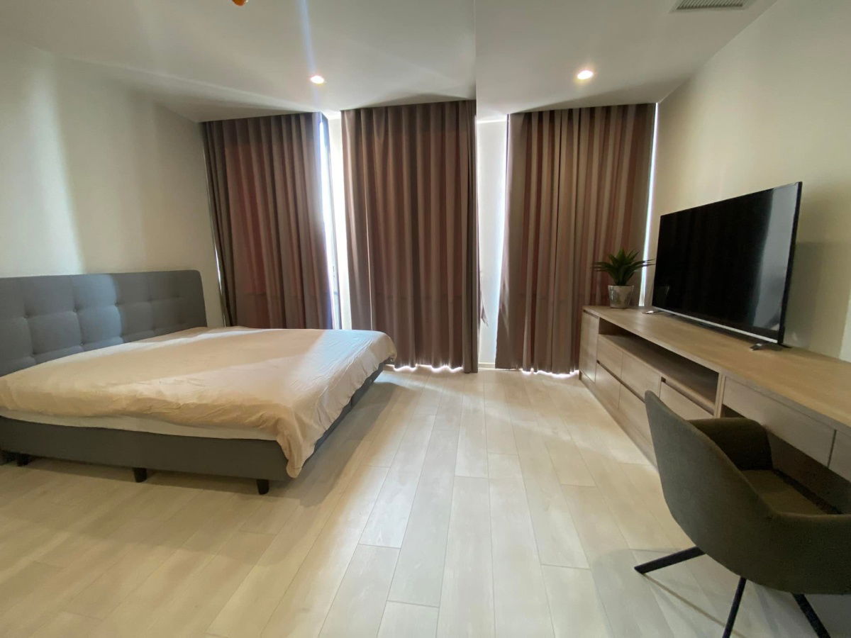 P-40240 Condo for rent Noble Ploenchit fully furnished (Confirm again when visit).