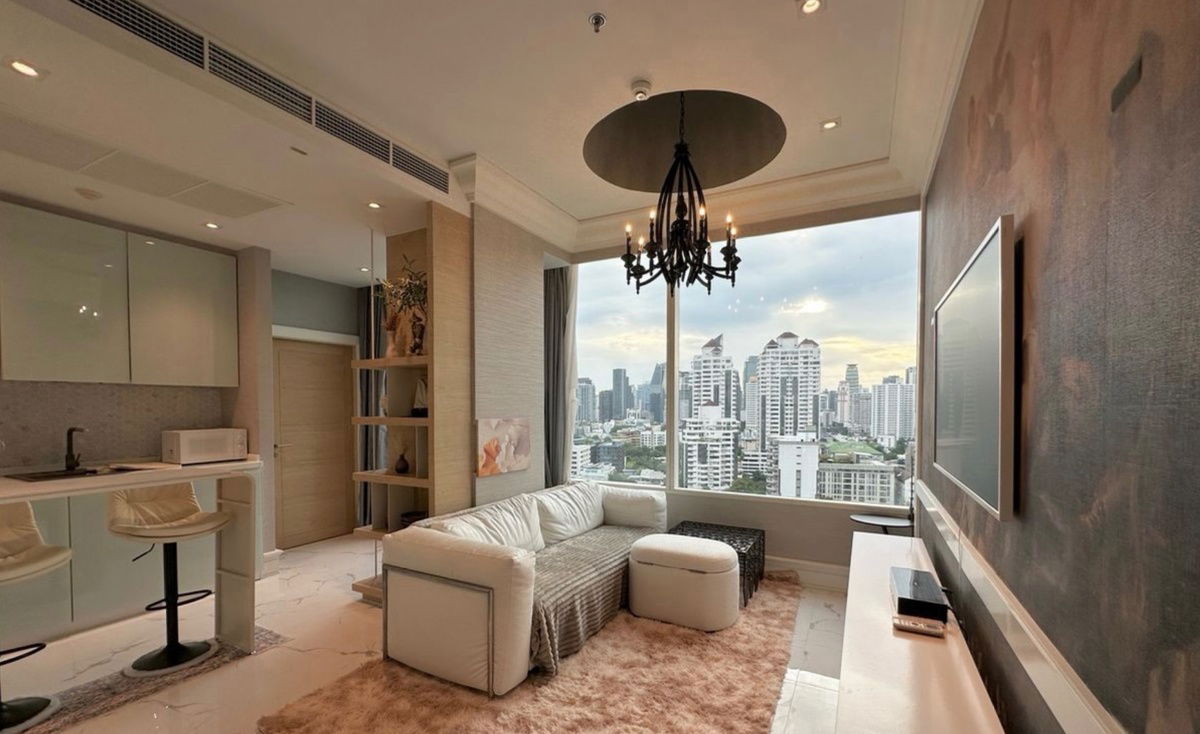 For rent: Eight Thonglor Residence, large room, beautiful, ready to move in, near BTS Thonglor. Interested, add Line @841qqlnr