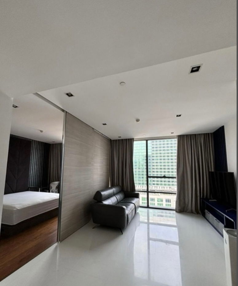 For rent: The Bangkok Sathorn, beautiful, luxurious, ready to move in, has a private elevator, near BTS Surasak. Interested, add Line @841qqlnr