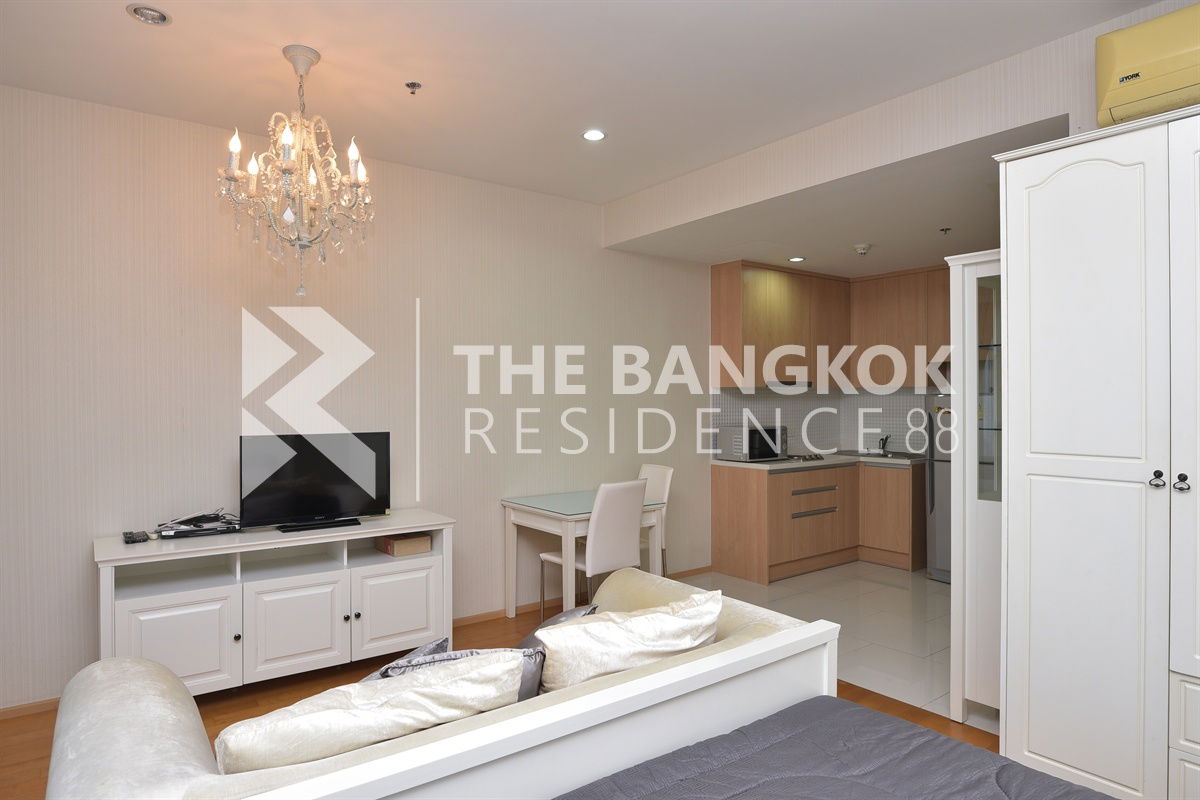 Urgent Hot Deal Villa Racahthewi Studio 40 sqm. 19K/Month Call Khun Aumi 0658209572