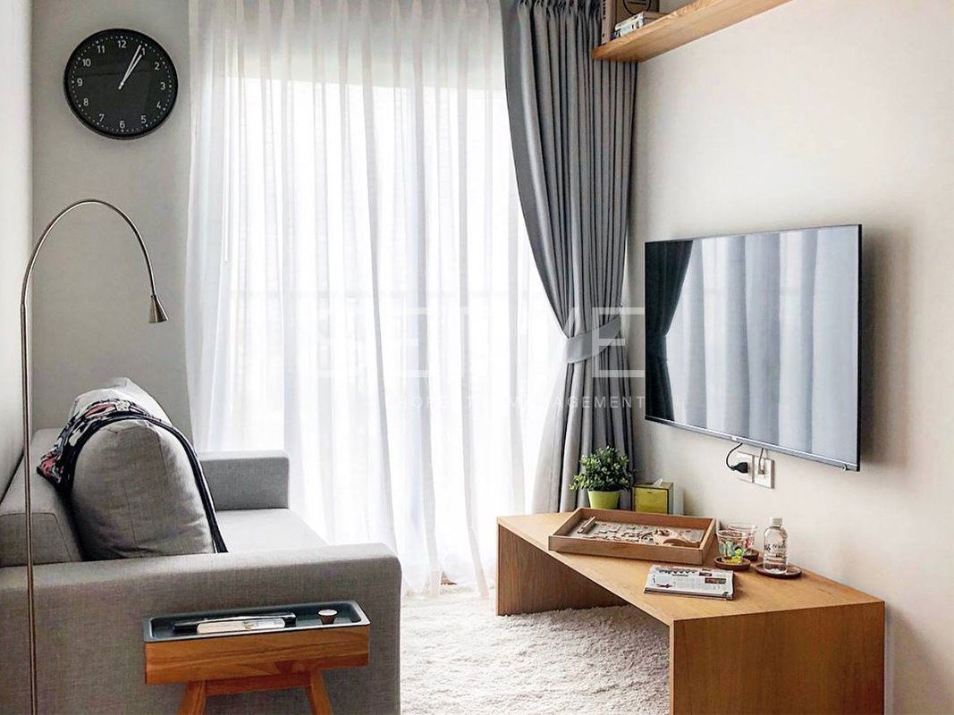 Corner Room 1 Bed Nice Room & Nice View  Good Location MRT Thailand Cultural Centre 80 m. @ Noble Revolve Ratchada