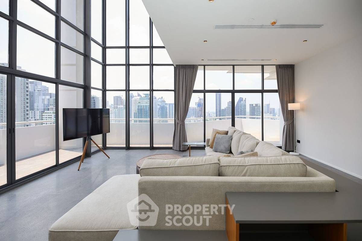 Luxury 473 sqm Thonglor Penthouse with Double-Height Glass Façade, Private Garden, Jacuzzi & Stunning Indoor-Outdoor Living (ID 2089221)