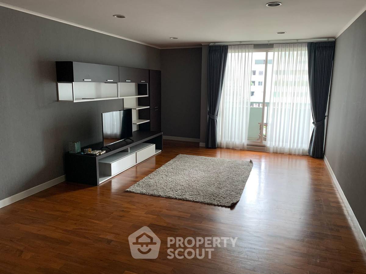 3-BR Condo at Baan Siri Ruedee Condominium near BTS Phloen Chit (ID 452718)