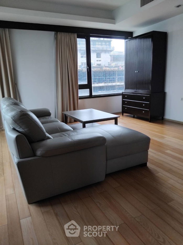 3-BR Condo at Prive By Sansiri near BTS Phloen Chit (ID 1938919)