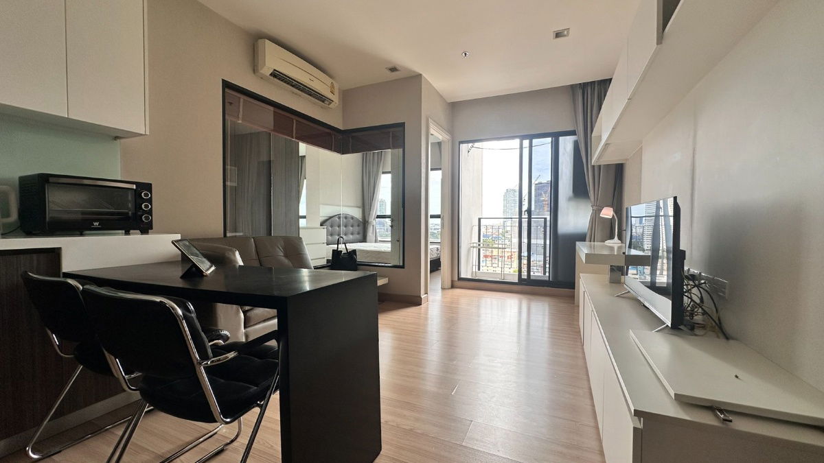 乌尔巴诺绝对 |