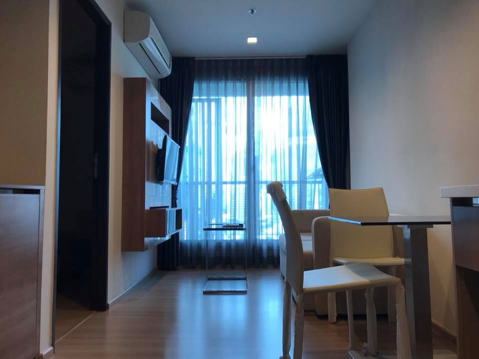 URGENT !! FOR RENT RHYTHM SATHORN 1 BEDROOM GOOD DECORATE !!