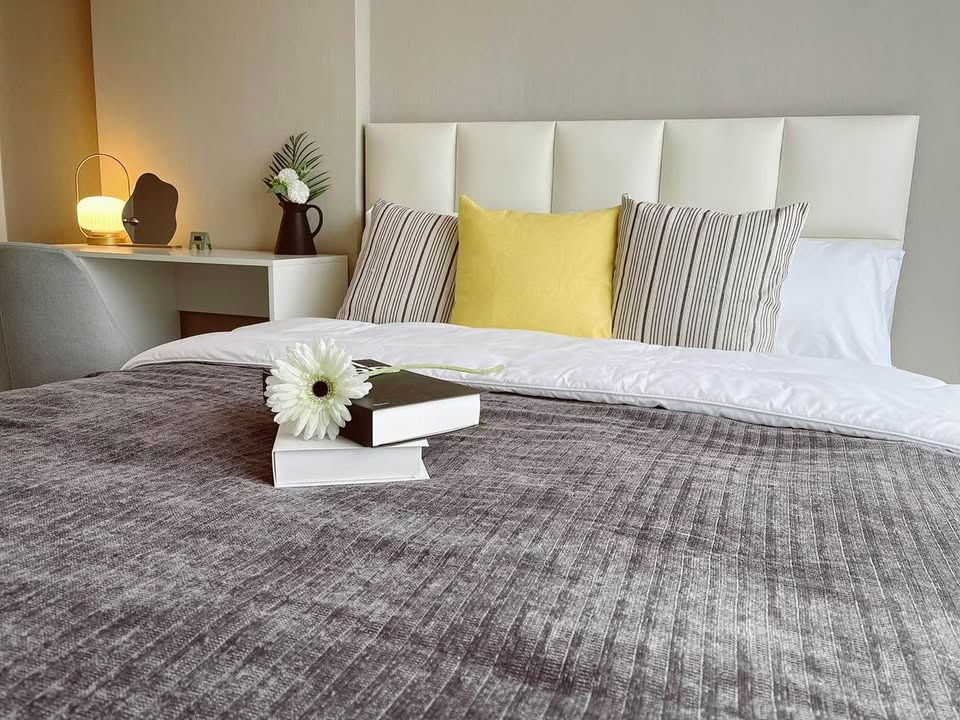 G8615💛中国客户，请加微信。(在联系方式的旁边) 🅵🅾🆁 🆁🅴🅽🆃 Metro Luxe Ratchada🅻🅸🅽🅴 ❤️💜@condopremium💜❤️Ready to move in ⬛🟨 📞 065 695 3645🟨⬛