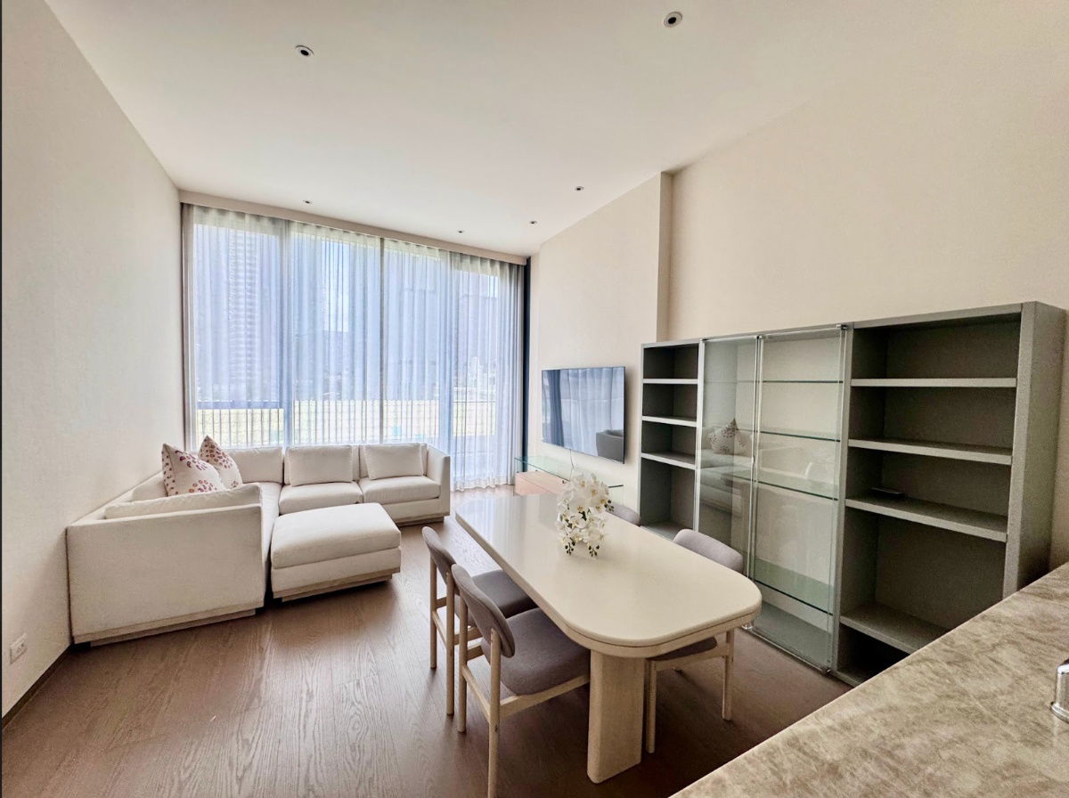 Scope Langsuan. 1bed 85sqm. Line id: @pfagent