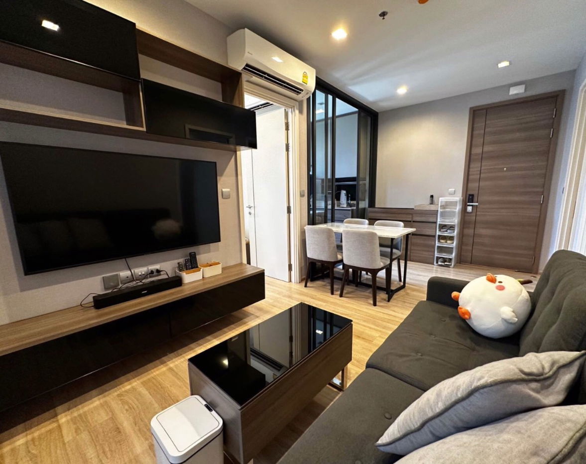 THE LINE Phahon -              Pradipat