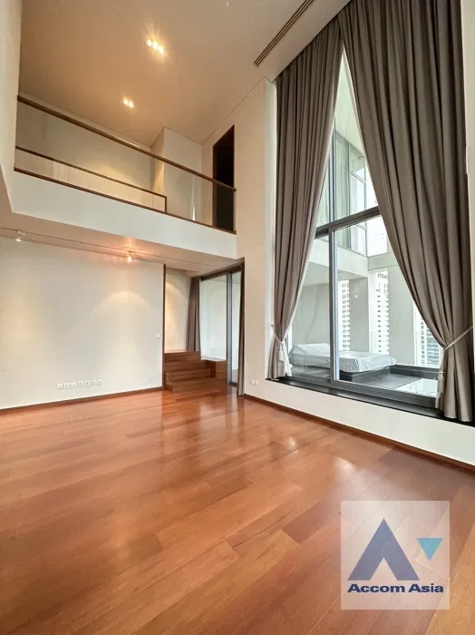🔼🔽 AccomA 📩 Luxury spacious duplex condominium with high double ceiling and floor-to-ceiling windows ( AA36469 )