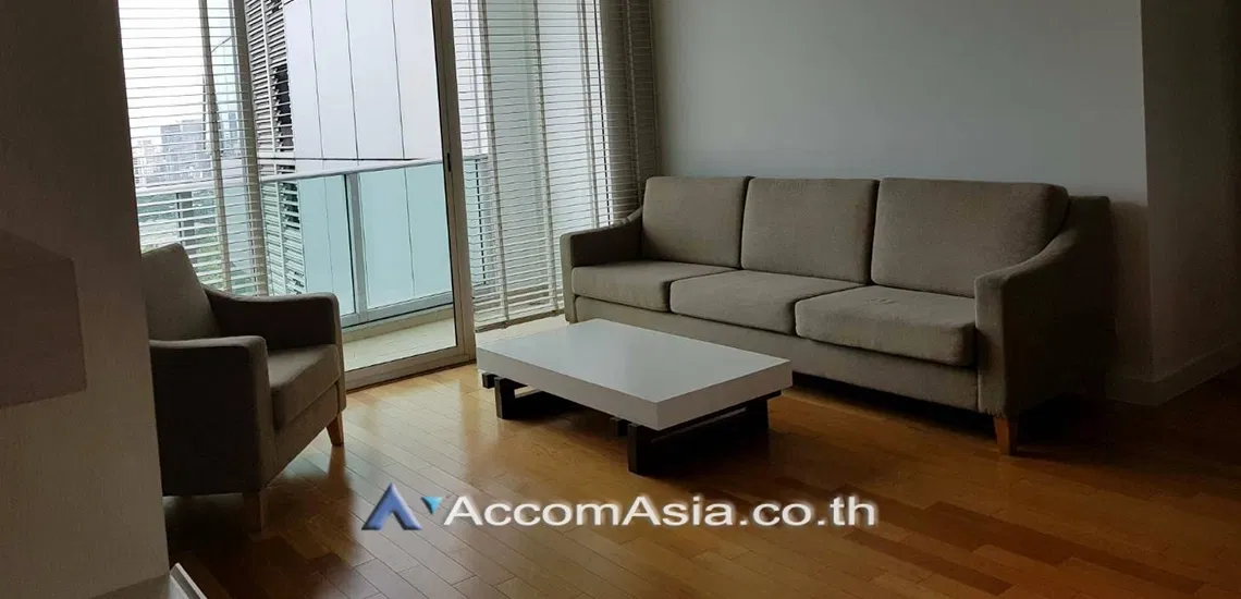 🔼🔽 AccomA 📩 Modern condo with pool view and soft white interiors (1514268)