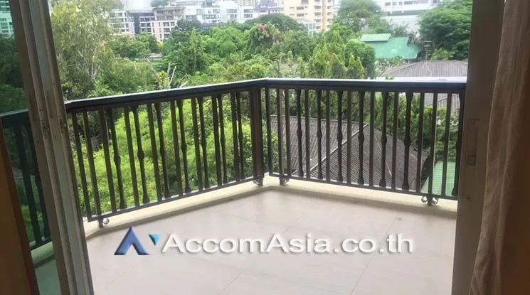 🔼🔽 AccomA 📩 Wood-accented condo with private balcony and cozy layout (1519142)