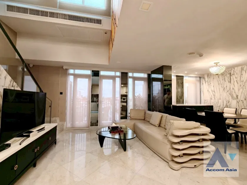 🔼🔽 AccomA 📩  Elegant condominium with chandeliers and classic interiors in Yen Akat (AA34008)