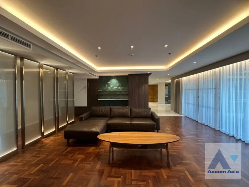 🔼🔽 AccomA 📩 Contemporary condominium with wood floors and peaceful layout in Sukhumvit (20703)