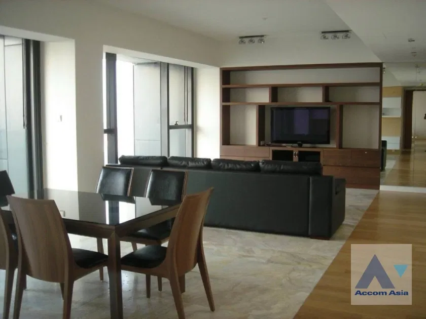 accoma-warm-tone-condo-in-sathorn-with-city-view-and-built-in-functionality-1512001