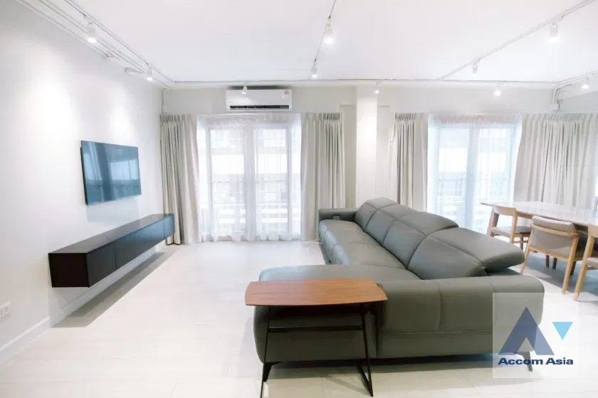 🔼🔽 AccomA 📩 Newly renovated 2 BR Condominium @Navin Court (AA44330)