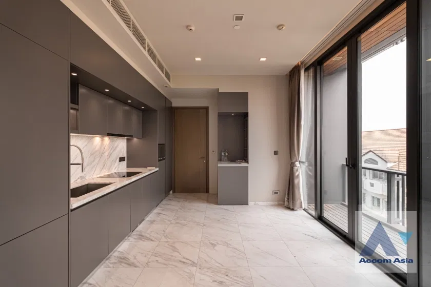 🔼🔽 AccomA 📩 Stylish condominium with bold interiors and modern comforts (AA39282)