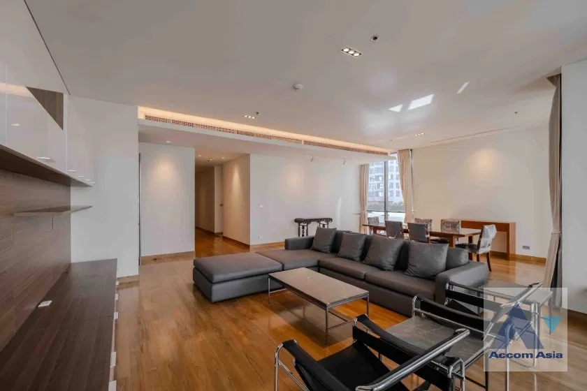 🔼🔽 AccomA 📩 位于素坤逸路的明亮通风公寓，可欣赏绿化景观 (210135)