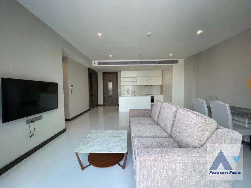 🔼🔽 AccomA 📩 Minimalist condominium with Bright Interiors and Balcony in Sukhumvit (AA26855)