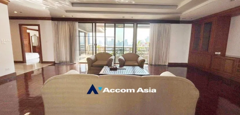 🔼🔽 AccomA 📩 Classic wood-finished condo with large balcony in Sukhumvit (24440)
