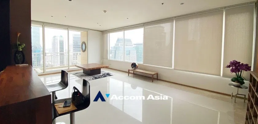 🔼🔽 AccomA 📩  Well-lit condominium with wood accents and panoramic windows in Sathorn (AA19577)