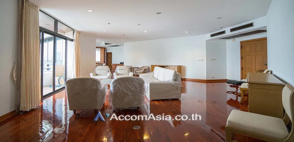 🔼🔽 AccomA 📩 Classic-style condo with light-filled interiors and city views (AA28974)