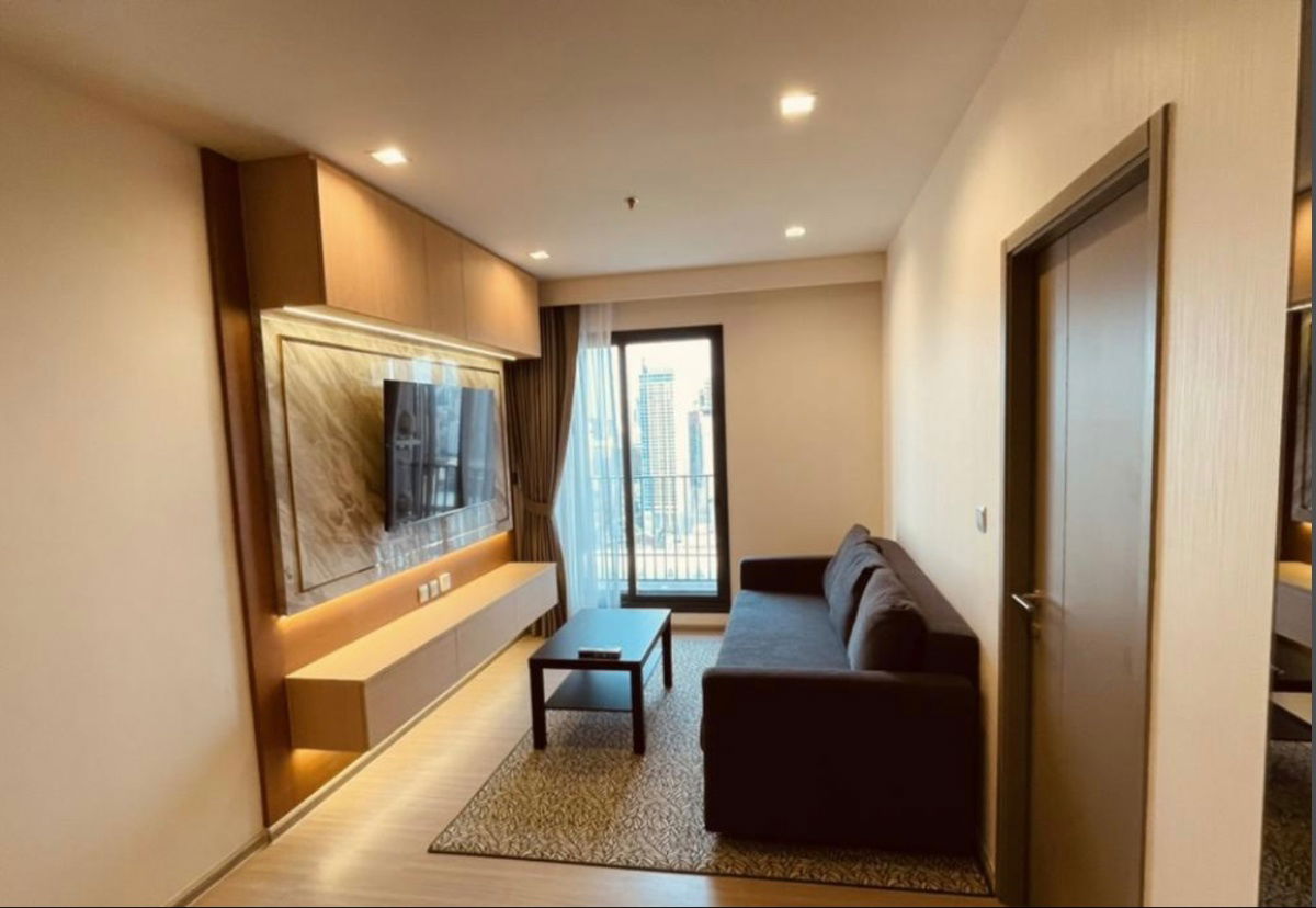 For rent: Life Asoke Hype, large room, beautiful, ready to move in, near MRT Rama 9. Interested? Add Line: @841qqlnr