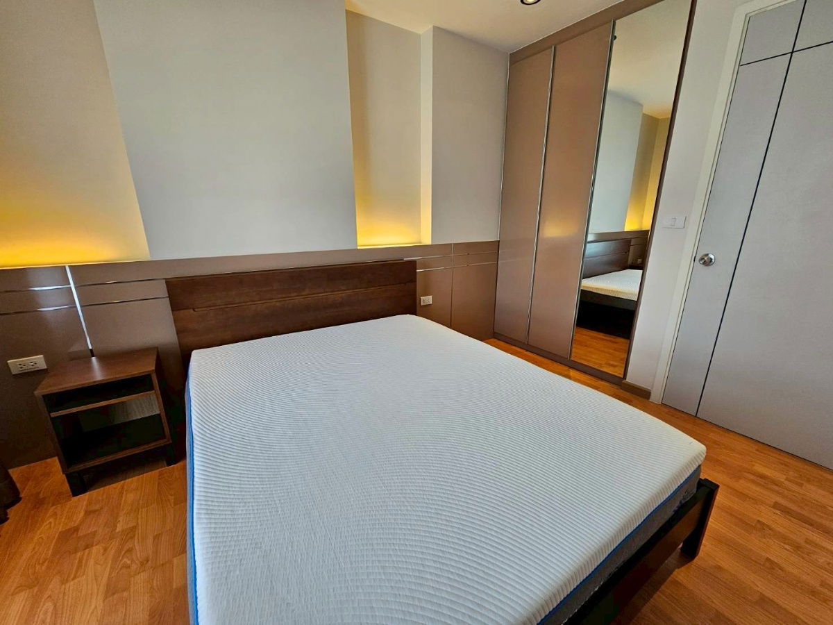 The President 3 Sathorn - RatchaphruekNext to BTS/MRT Bang Wa and Siam University  size 35 sq m. 1 bedroom 1 bathroom Beautiful room, fully furnished