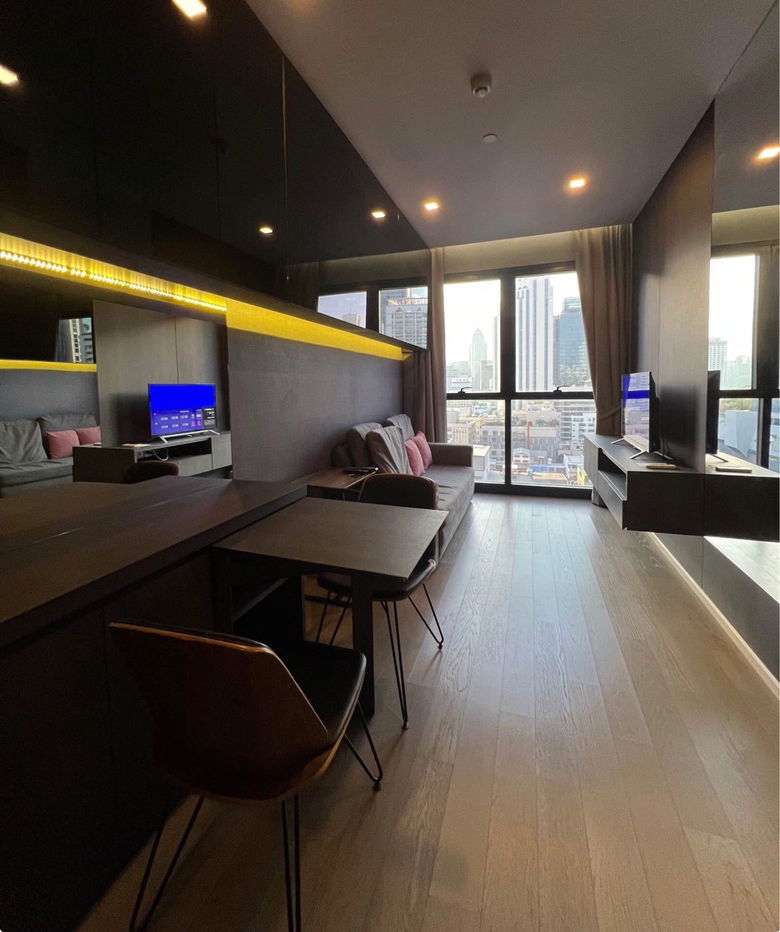 Ashton                      Asoke