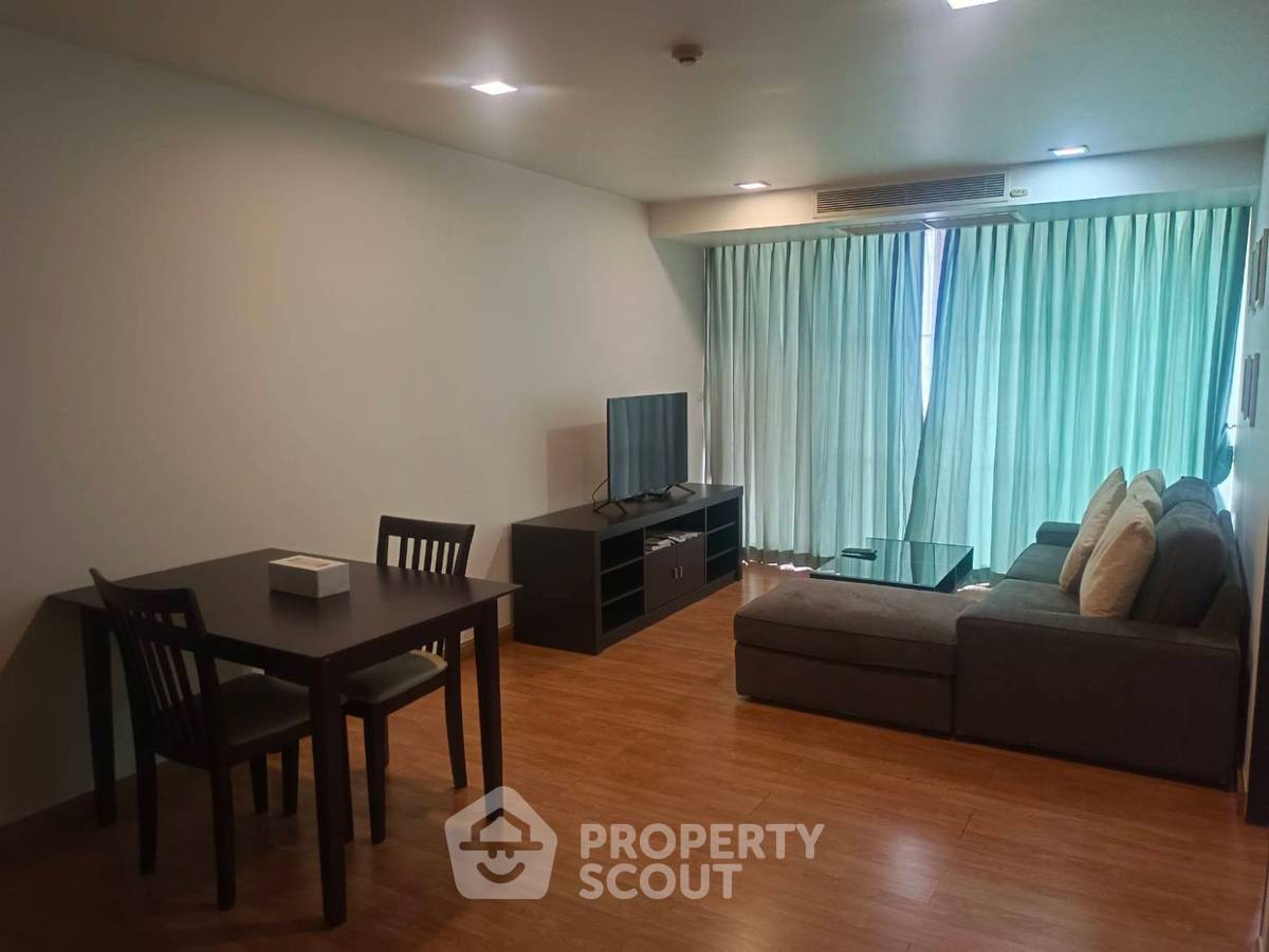 1-BR Condo at The Alcove Sukhumvit 49 near BTS Phrom Phong (ID 1648199)