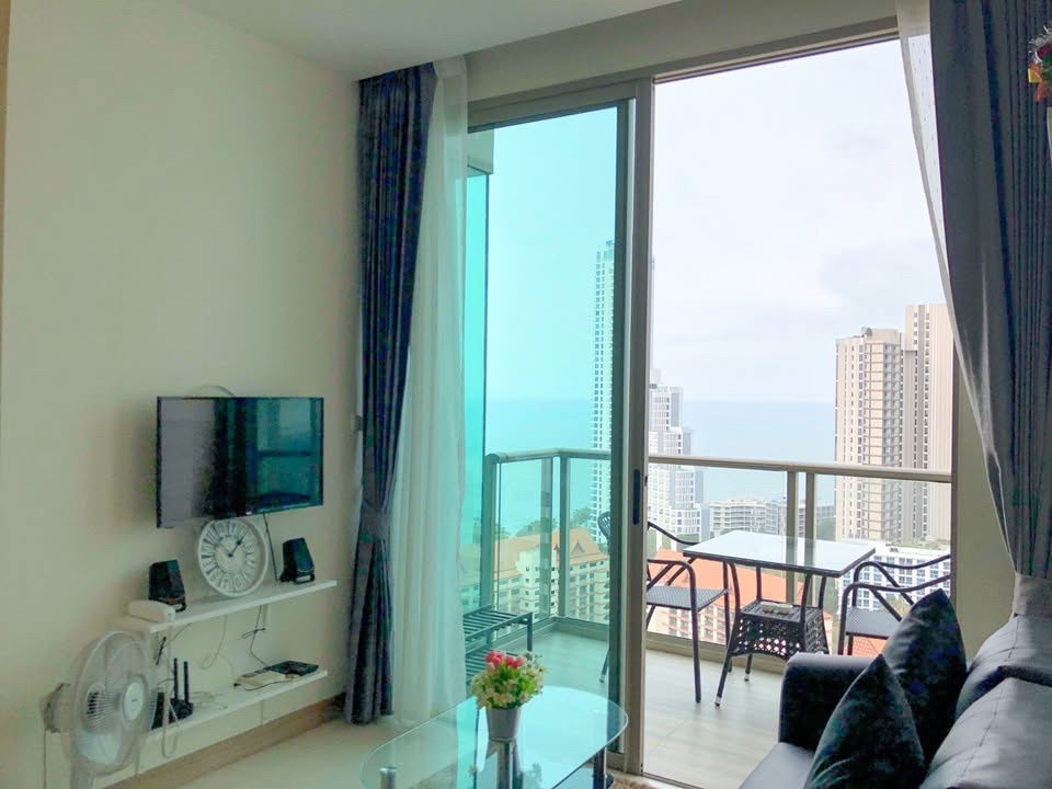 For Rent: Riviera Wongamat Condo 23rd Floor Rental Price: 20,000 Baht / month Size: 35 sq.m.